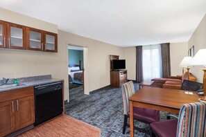 Suite, 1 Bedroom | Room amenity