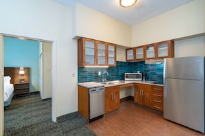 Full-sized fridge, microwave, stovetop, dishwasher