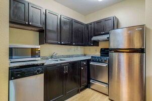 2 habitaciones, ropa de cama de alta calidad y escritorio 
