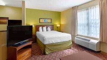 Deluxe Studio Suite, 1 Queen Bed with Sofa bed, Non Smoking, Kitchenette | Premium bedding, desk, laptop workspace, blackout drapes