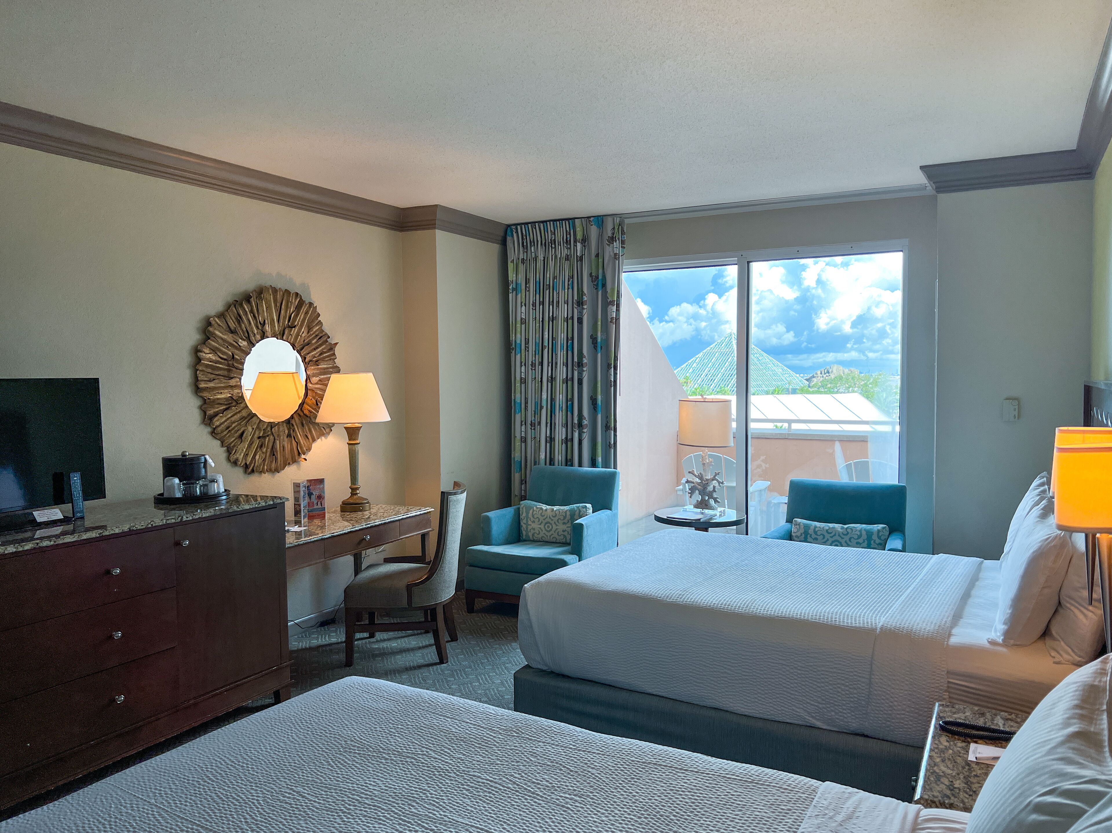 premium bedding, pillow-top beds, in-room safe, desk