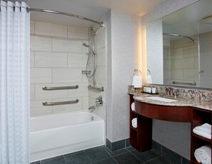 Combined shower/bathtub, free toiletries, hair dryer, towels