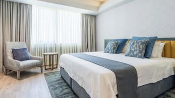 Towers Luxury Single Room | Minibar, in-room safe, blackout curtains, soundproofing