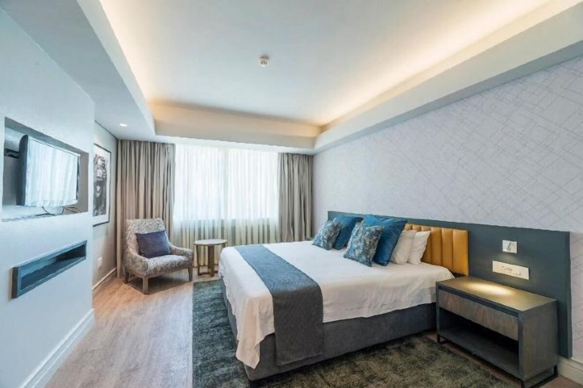 Minibar, in-room safe, blackout drapes, soundproofing