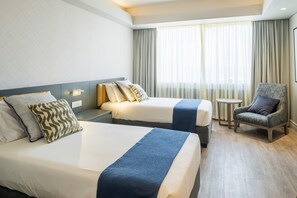 Standard-Zweibettzimmer, 2 Einzelbetten | Minibar, Zimmersafe, Verdunkelungsvorhänge, schallisolierte Zimmer