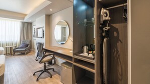 Towers Luxury Single Room | 房內用餐區