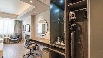 Towers Luxury Single Room | In-room dining