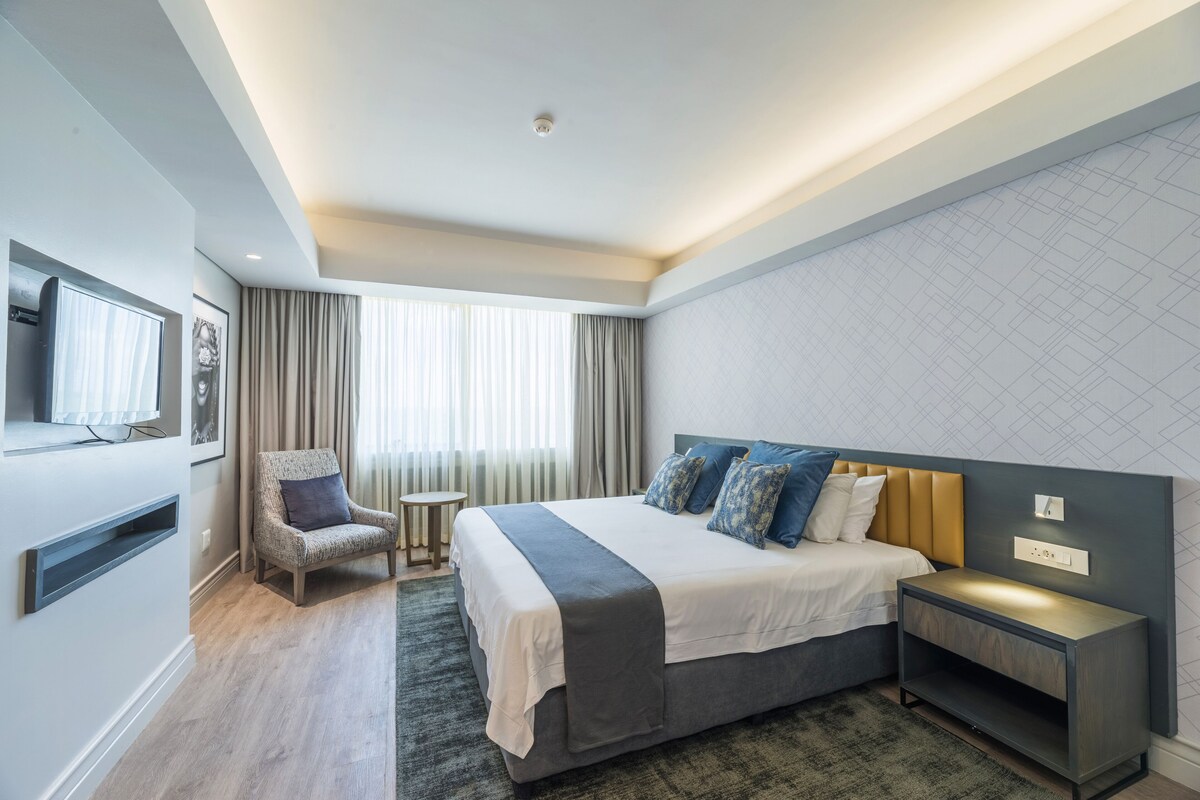 Minibar, in-room safe, blackout drapes, soundproofing