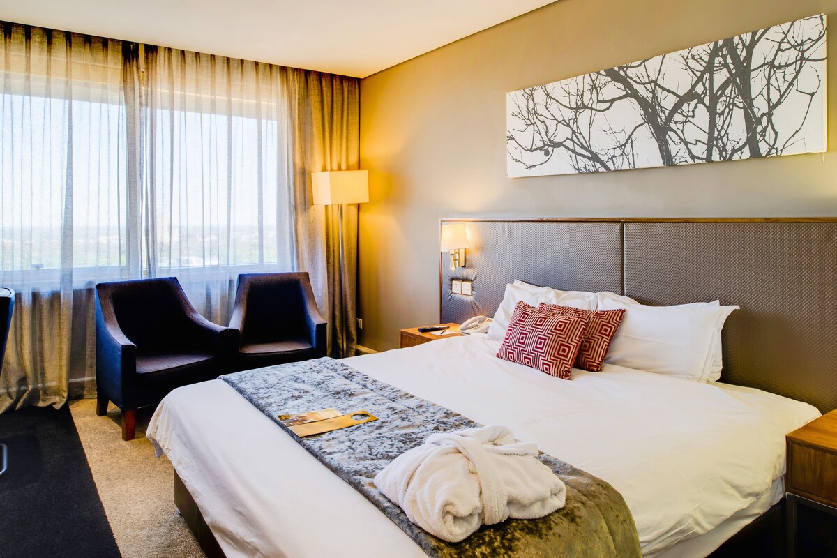 Minibar, in-room safe, blackout drapes, soundproofing