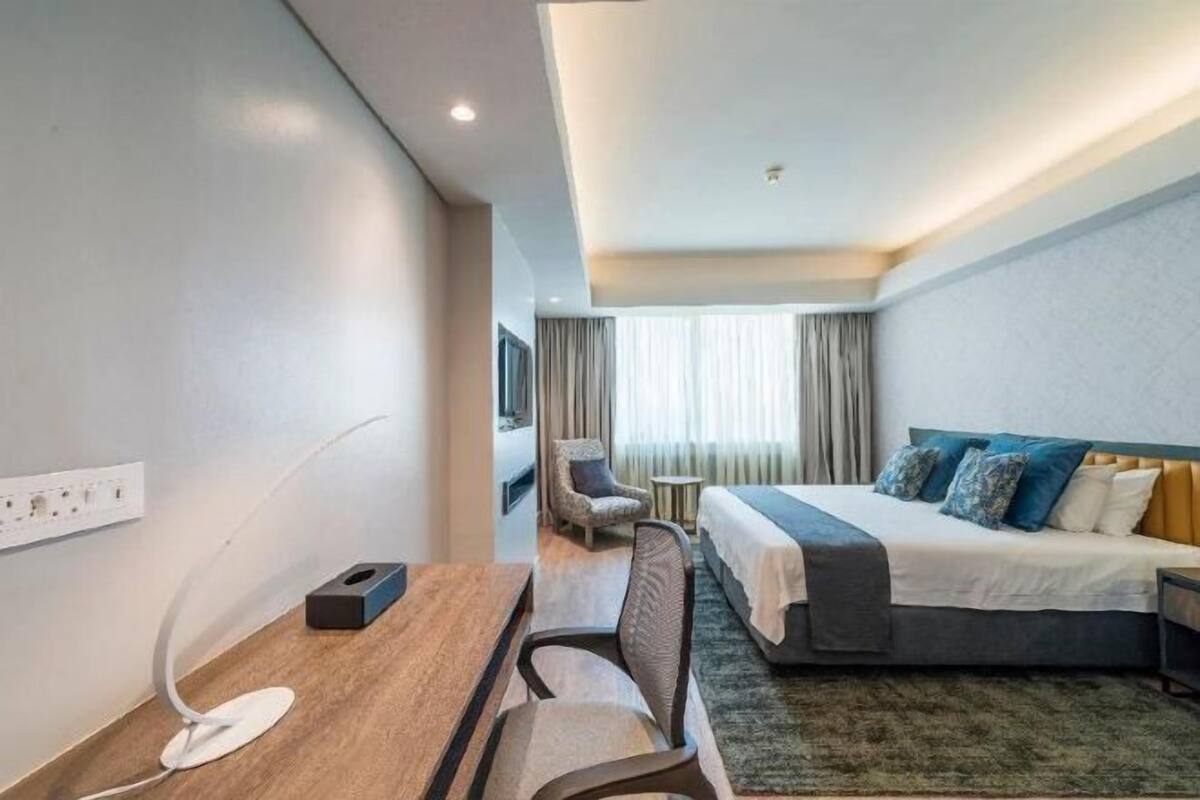 Minibar, Zimmersafe, Verdunkelungsvorhänge, schallisolierte Zimmer