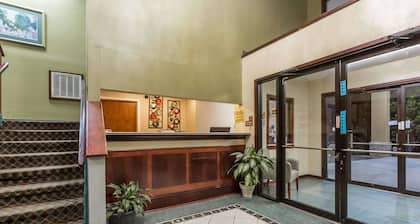 Super 8 by Wyndham Piedmont Greenville Area
