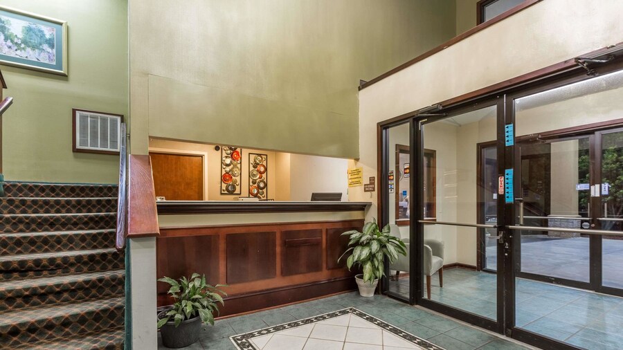 Super 8 by Wyndham Piedmont Greenville Area