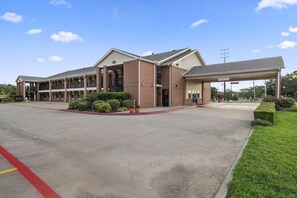 Front of property - Super 8 by Wyndham Mount Vernon (Mount Vernon)