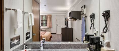 Bañera con ducha, bañera profunda, artículos de tocador gratuitos