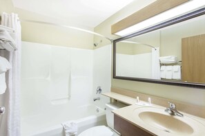 淋浴/浴缸二合一、免費盥洗用品、吹風機、毛巾