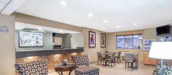 Super 8 by Wyndham Richlands/Claypool Hill Area
