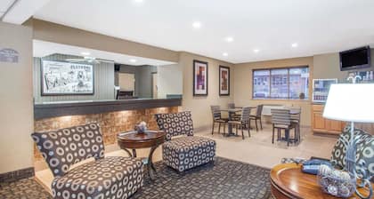 Super 8 by Wyndham Richlands/Claypool Hill Area