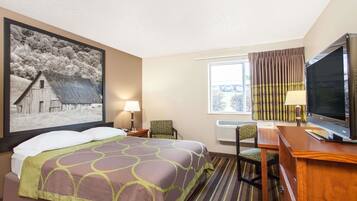 ルーム クイーンベッド 1 台 バリアフリー 禁煙 (Mobility) | バスルーム | シャワー付き浴槽、バスアメニティ (無料)、ヘアドライヤー、タオル