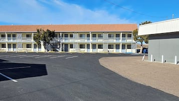 Vista frontal de la propiedad