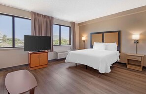 Deluxe-Studio, 1 Queen-Bett und Schlafsofa, barrierefrei, Nichtraucher | Schreibtisch, Bügeleisen/Bügelbrett, kostenloses WLAN, Bettwäsche