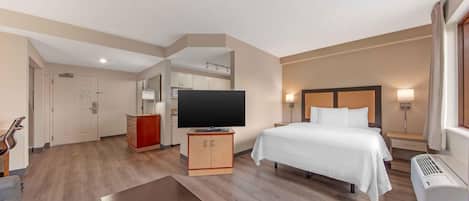 Deluxe Studio, 1 Queen Bed with Sofa bed, Non Smoking | Desk, iron/ironing board, free WiFi, bed sheets