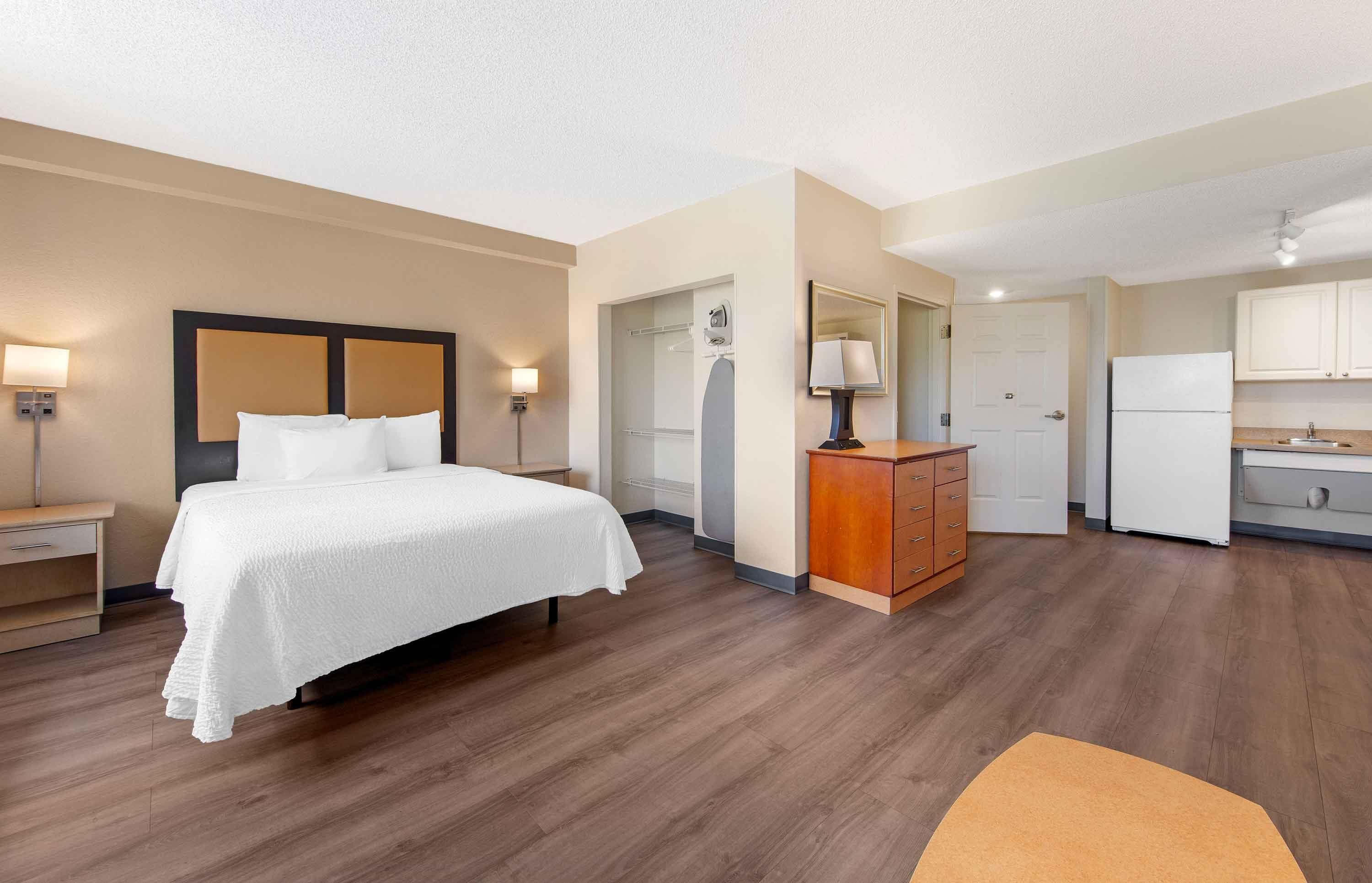 Deluxe Studio, 1 Queen Bed with Sofa bed, Accessible, Non Smoking | Desk, iron/ironing board, free WiFi, bed sheets
