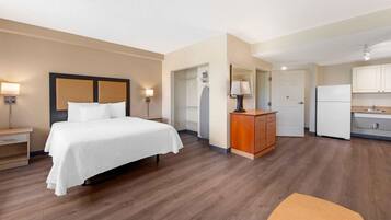 Deluxe Studio, 1 Queen Bed with Sofa bed, Accessible, Non Smoking | Desk, iron/ironing board, free WiFi, bed sheets