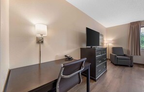 Desk, iron/ironing board, free WiFi, bed sheets - Extended Stay America Suites Ft Lauderdale Cyp Crk NW 6th Wy (Fort Lauderdale)