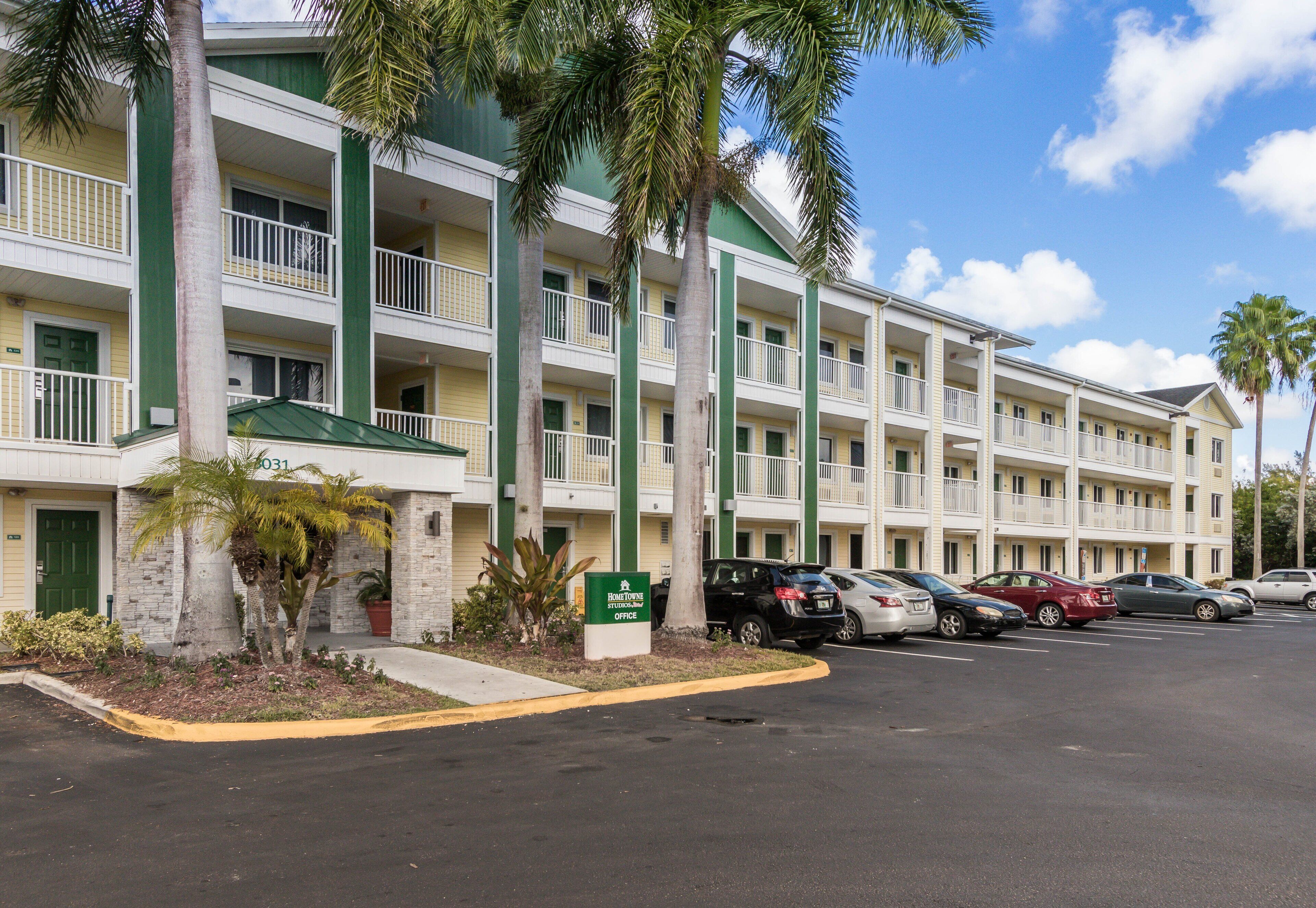 Photo - HomeTowne Studios by Red Roof Fort Lauderdale