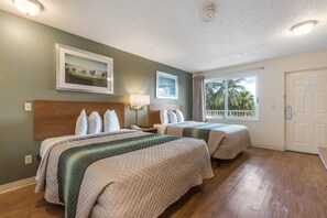 Estudio, 2 camas de matrimonio, no fumadores | Wifi gratis y ropa de cama