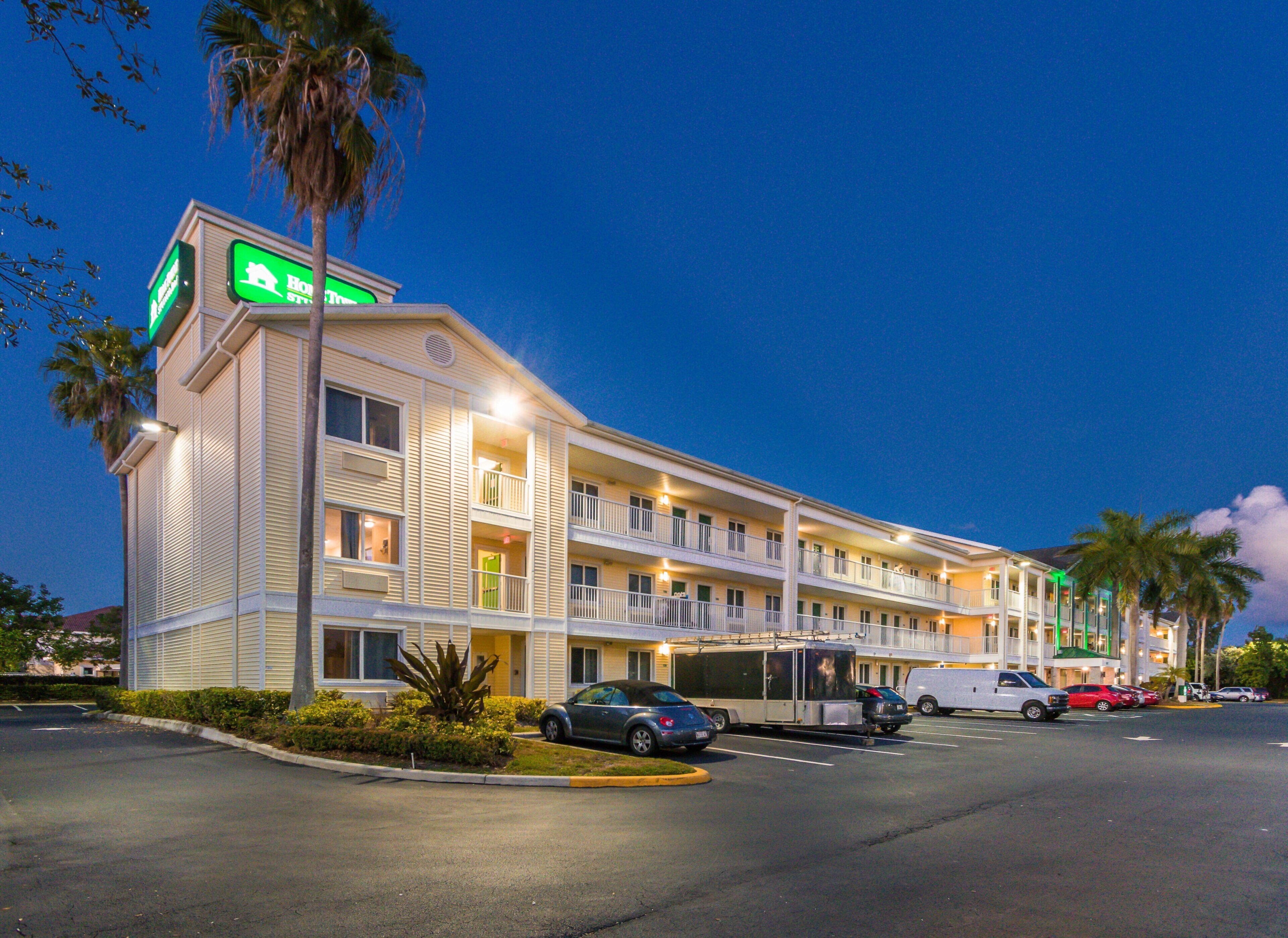 Photo - HomeTowne Studios by Red Roof Fort Lauderdale