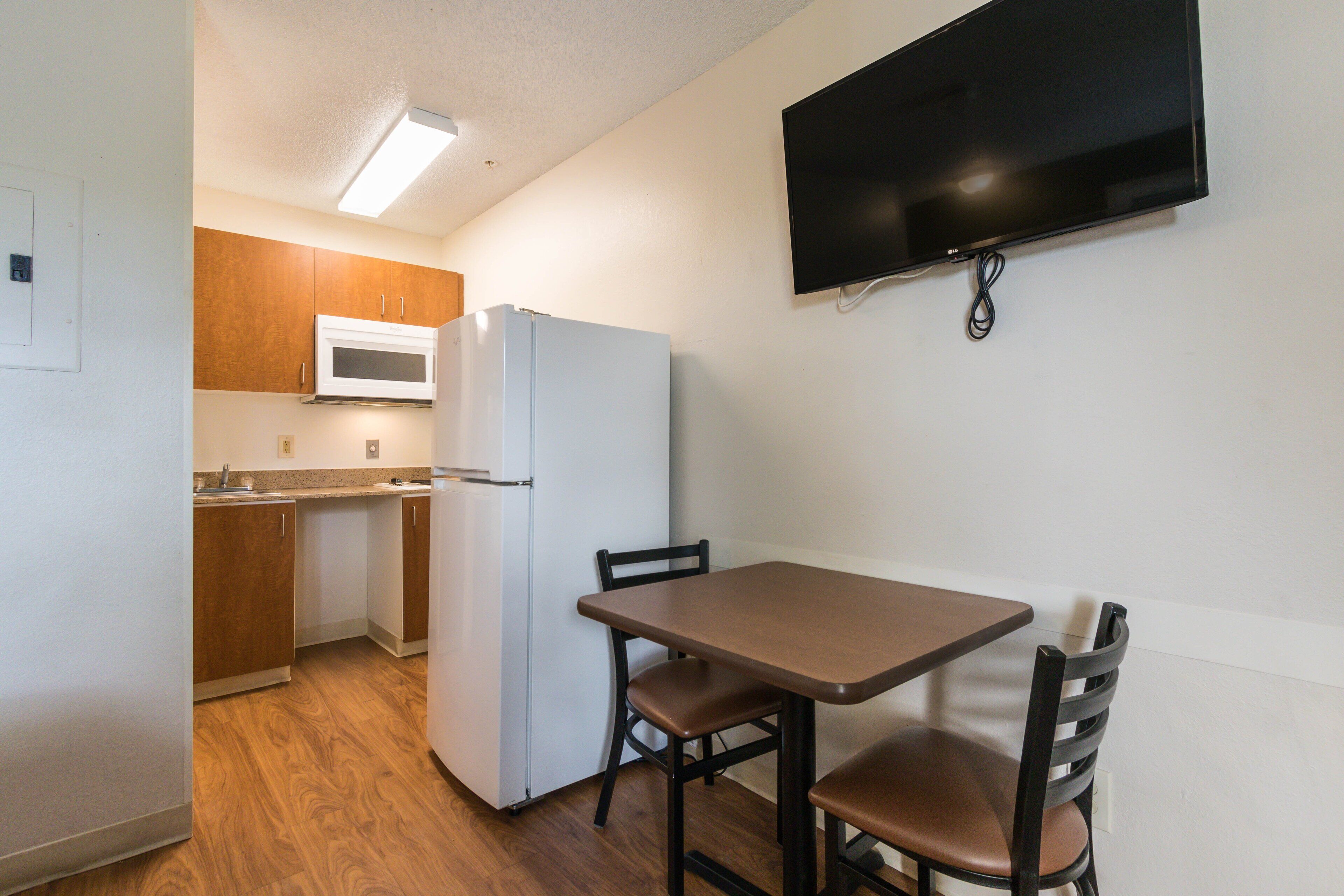 Photo - HomeTowne Studios by Red Roof Fort Lauderdale