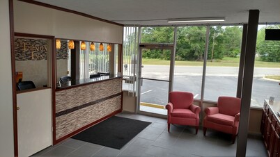 Lenox Inn