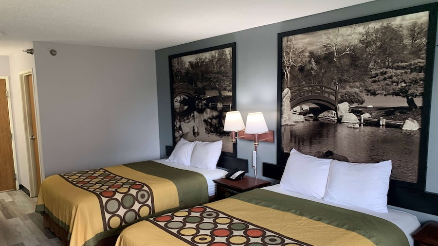 Super 8 by Wyndham Chenoa