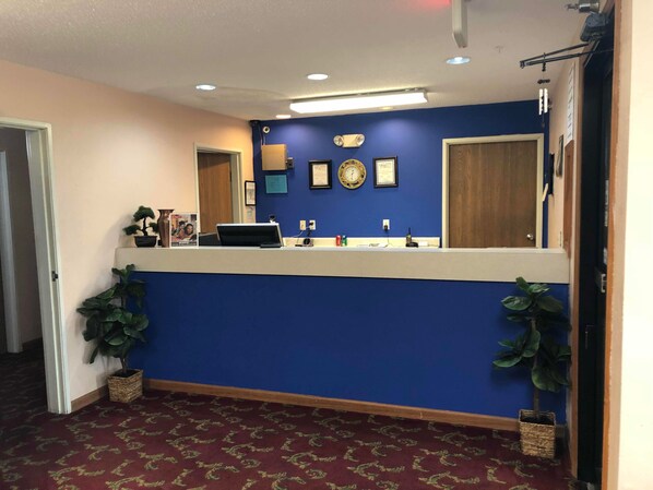 Interior - Super 8 by Wyndham Chenoa  (Chenoa)