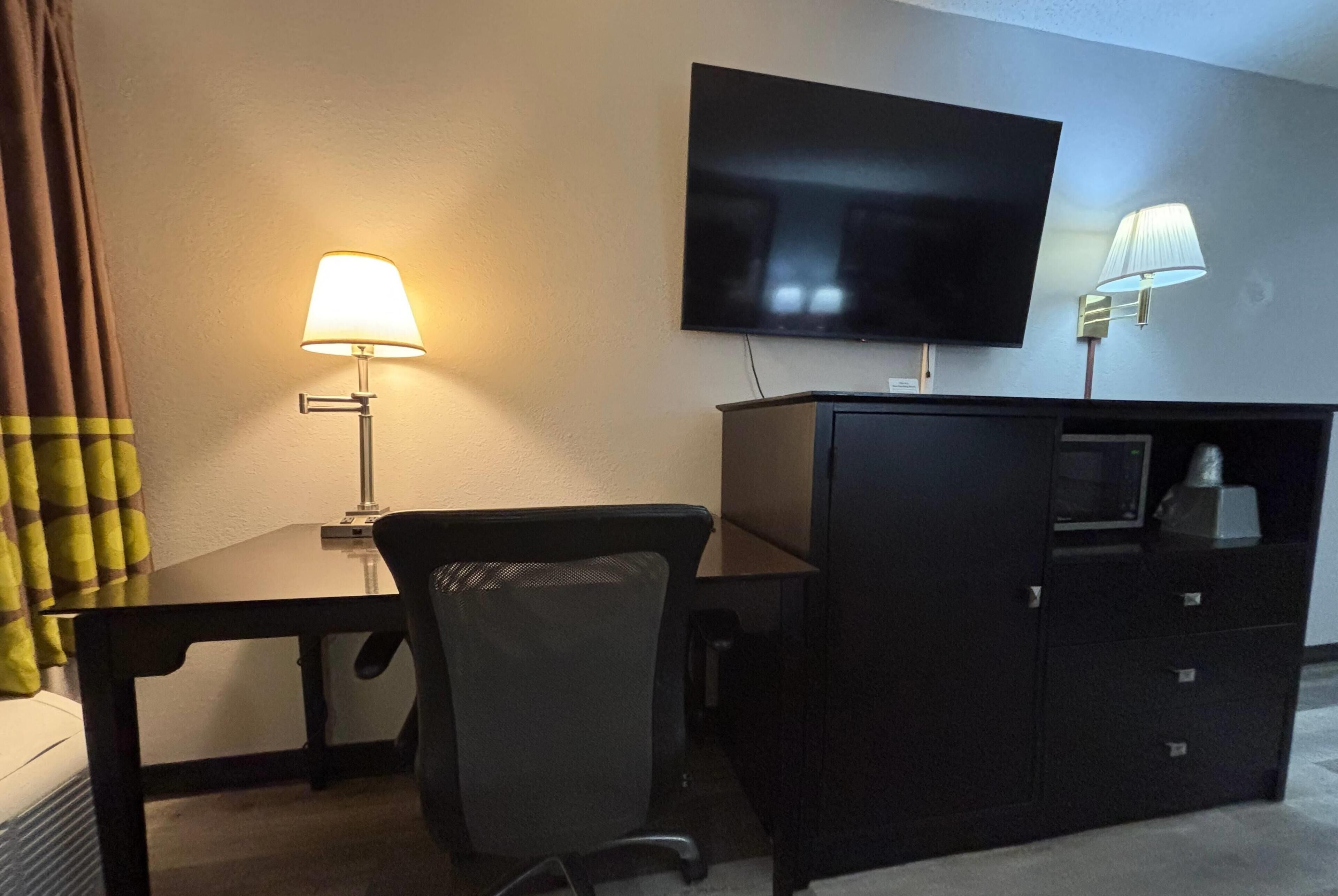 Kedap suara, Wi-Fi (biaya tambahan), seprai linen, dan jam alarm