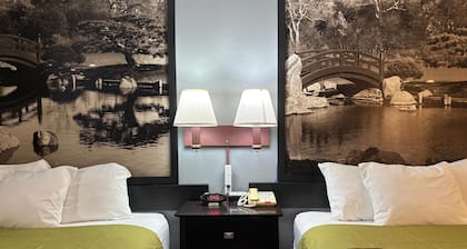 Super 8 by Wyndham Chenoa