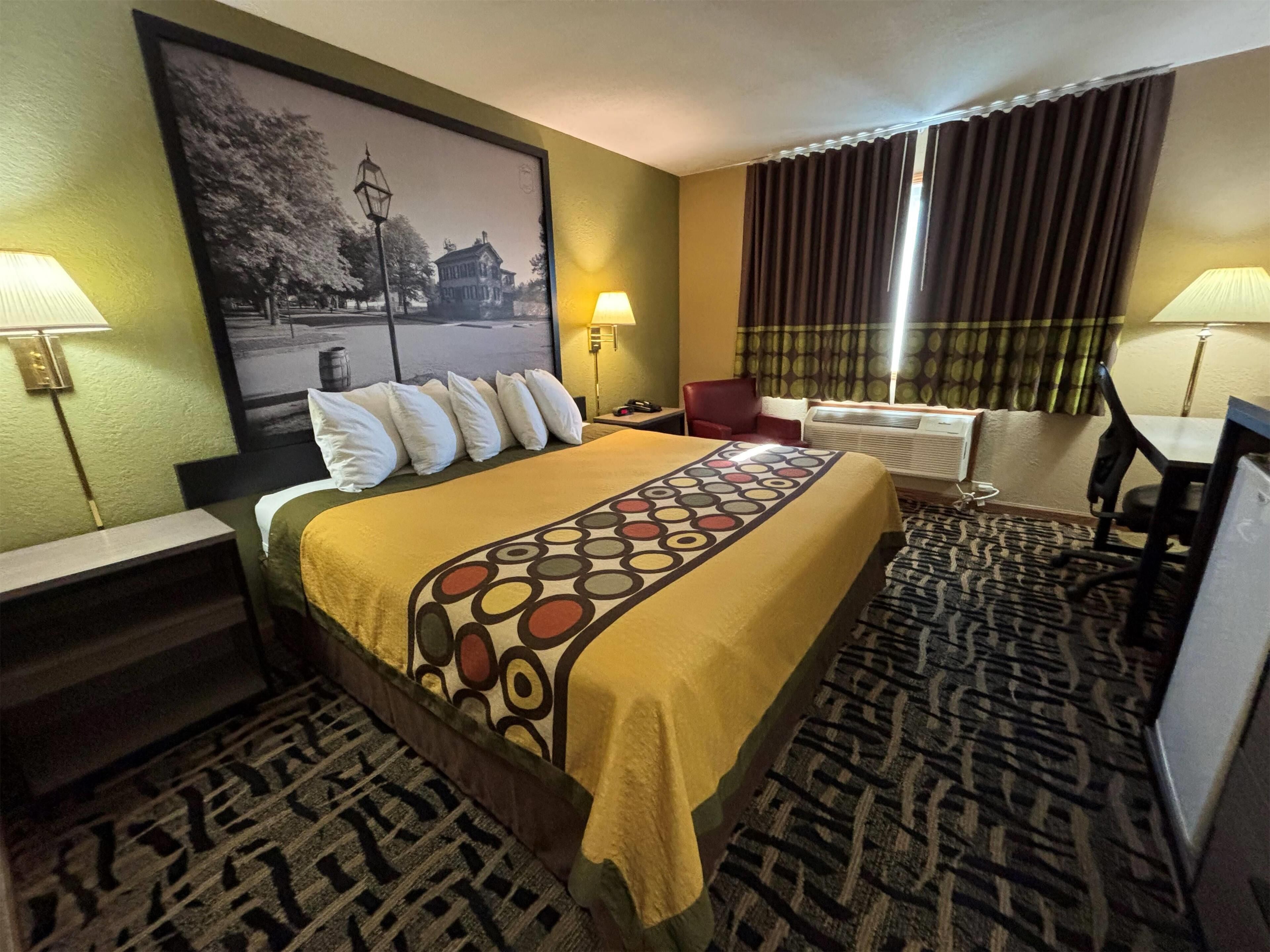 Standard Room, 1 King Bed | Desk, laptop workspace, blackout drapes, iron/ironing board