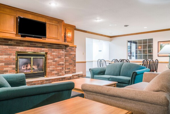 Lobby - Super 8 by Wyndham Sheldon (Sheldon)