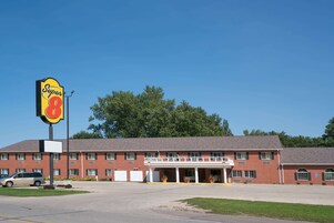 A Super 8 motel with a brick facade, a covered front porch, and a parking lot.