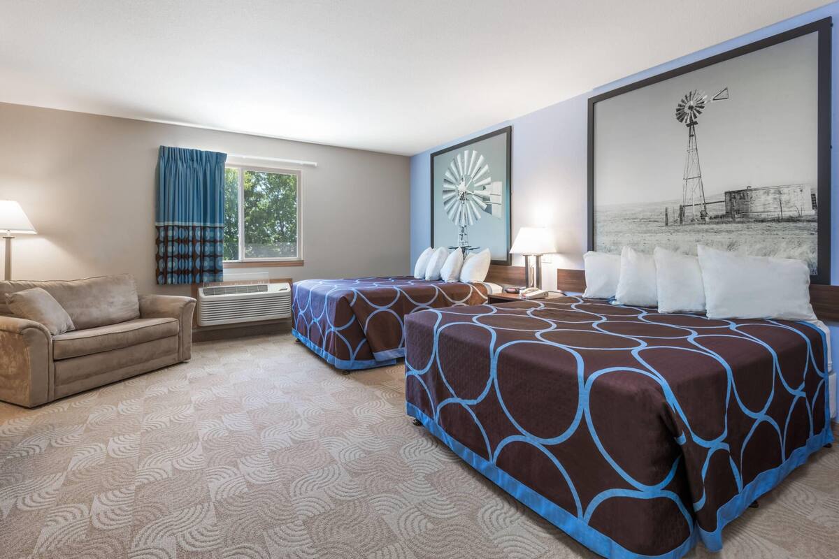 Suite, 2 Queen Beds, Non Smoking