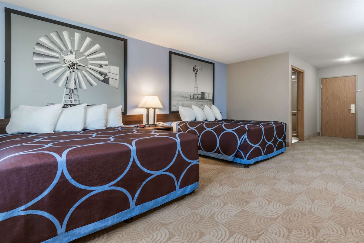 Truy cập Internet tốc độ cao, bộ trải giường, đồng hồ báo thức