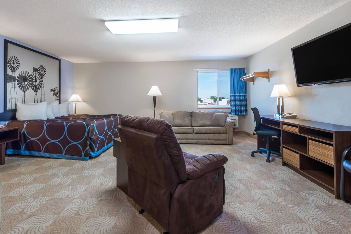 Suite, 1 King Bed, Non Smoking
