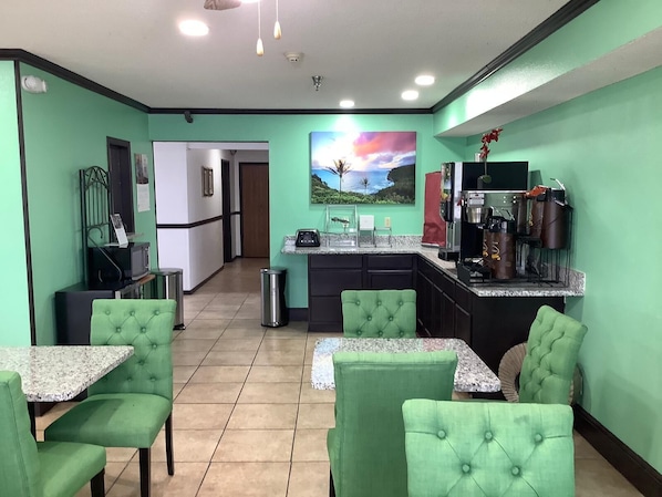 Free daily continental breakfast