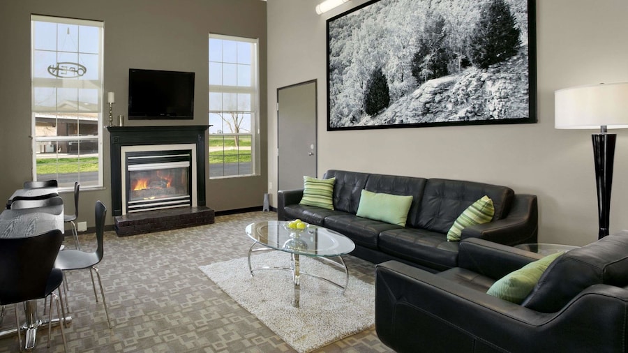 Super 8 by Wyndham Strafford/Springfield Area