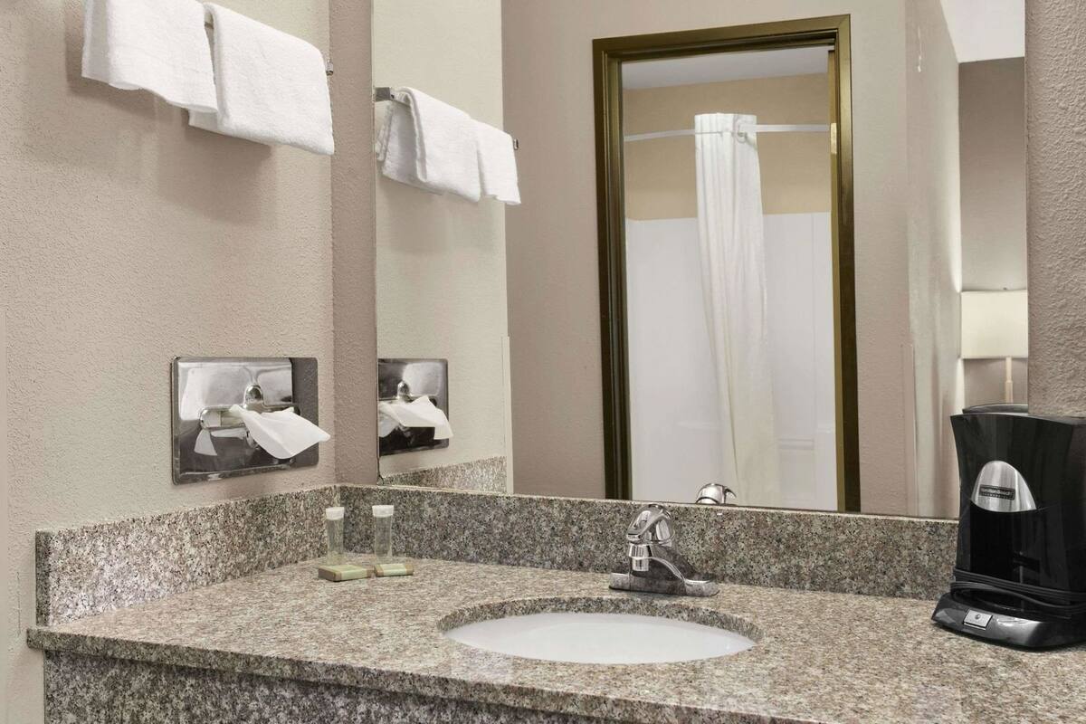 Salle de bain | Douche, articles de toilette (gratuits), serviettes fournies