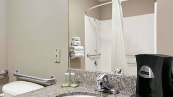 Regadera, amenidades de baño gratuitas, toallas