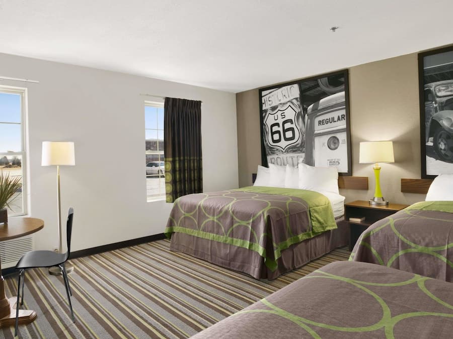 Skrivebord, wi-fi (inkludert) og sengetøy