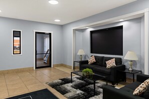 Lobby - Red Lion Inn & Suites Gretna - Omaha SW (Gretna)