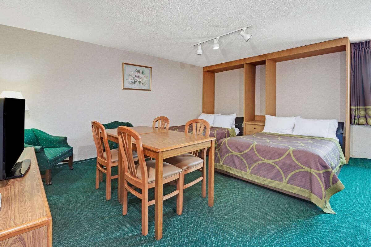 Studio Suite, 2 Tempat Tidur Double, Bebas Asap Rokok | Meja kerja, tirai kedap cahaya, dan setrika/meja setrika